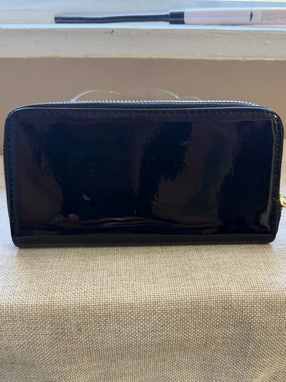 Michael Kors Black Patent Leather Wallet. Zippered w/Card Slots. Very Good Cond.